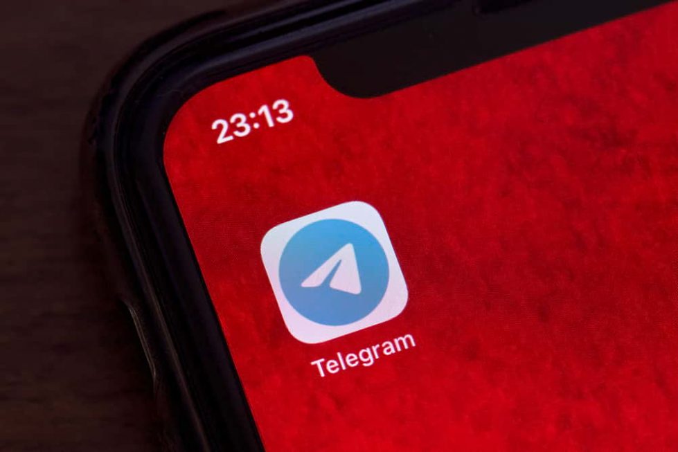 Telegram иконка приложения на смартфоне фото