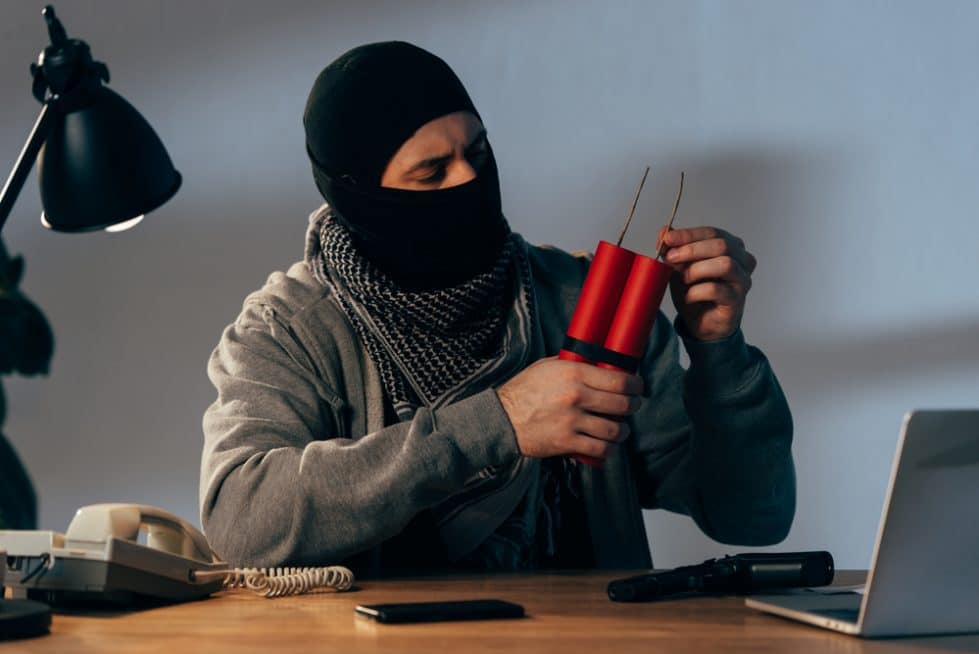 террорист с бомбой фото