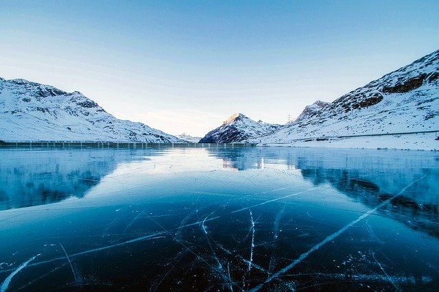 Замерзшее озеро фото