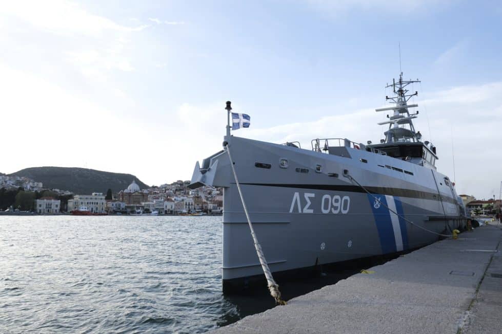 Корабль береговой охраны Греции фото