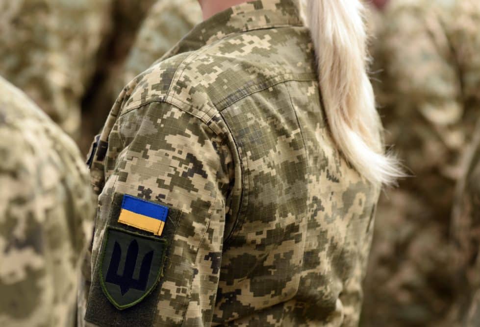 Женщина в армии Украины фото