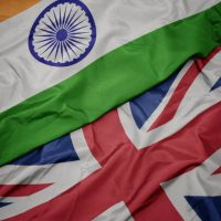 Флаги Индии и Великобритании фото