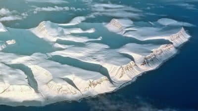 Ученые раскрыли секрет загадочной дыры во льдах Антарктиды