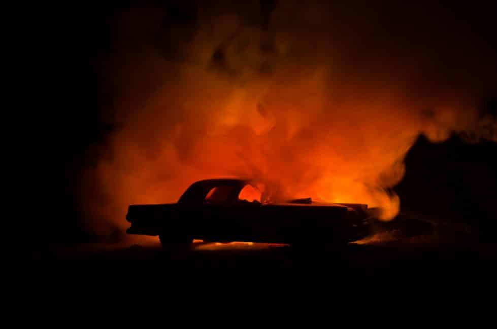 горящий автомобиль фото