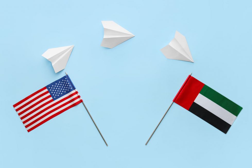 Флаги США и ОАЭ
