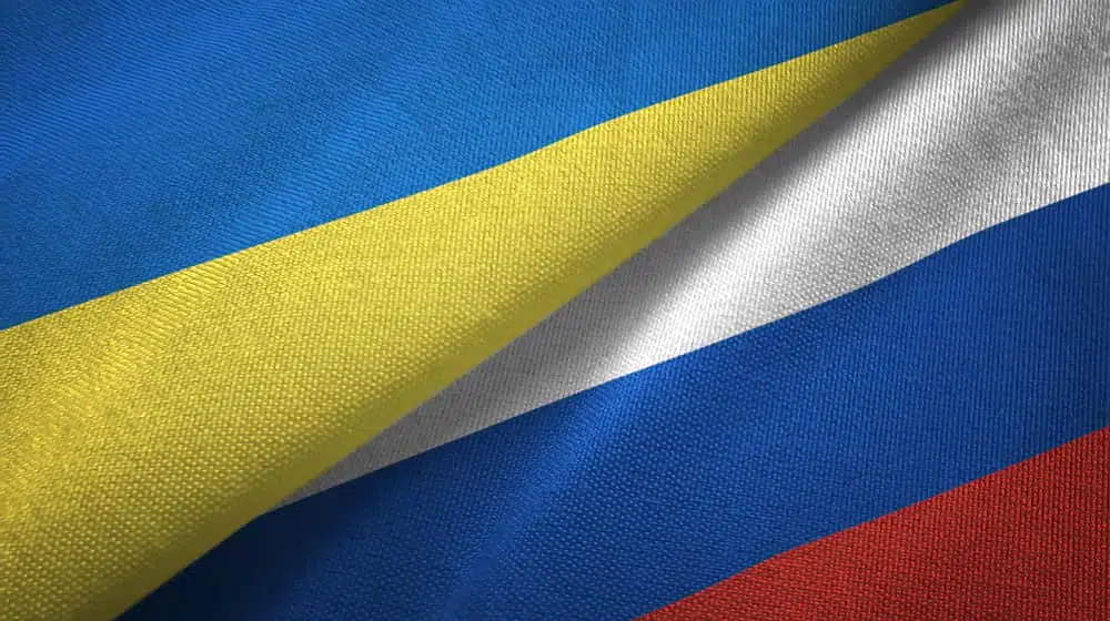 Флаги Украины и России фото