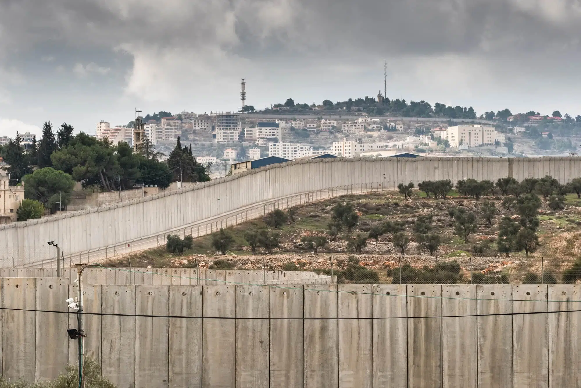 Израильский разделительный барьер фото