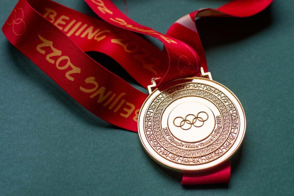 Золотая медаль зимних Олимпийских игр в Пекине фото