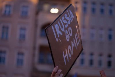 Антивоенные протесты митинги против россии фото