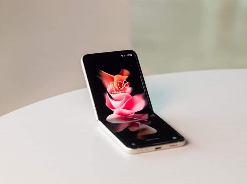 Samsung Galaxy Z Flip фото