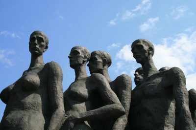 В Лондоне пытаются защитить мемориал жертвам Холокоста от пропалестинских протестующих – фото