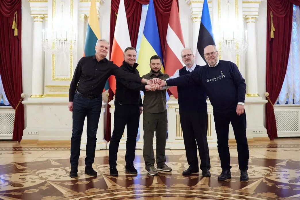 Президенты Украины, Польши и стран Балтии в Киеве фото