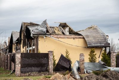Разрушенный дом возле Киева фото