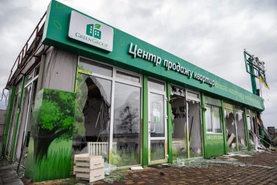 Разрушенный супермаркет возле Киева (3) фото