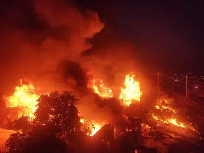 Эвакуация жителей в Араре: вспыхнула фабрика стройматериалов, фото 23.04.2024