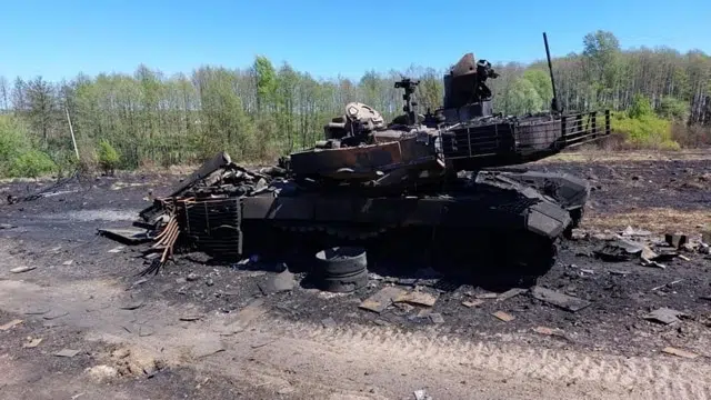 Украинский дрон зафиксировал на видео момент взрыва новейшего российского танка Т-90 30.04.2024