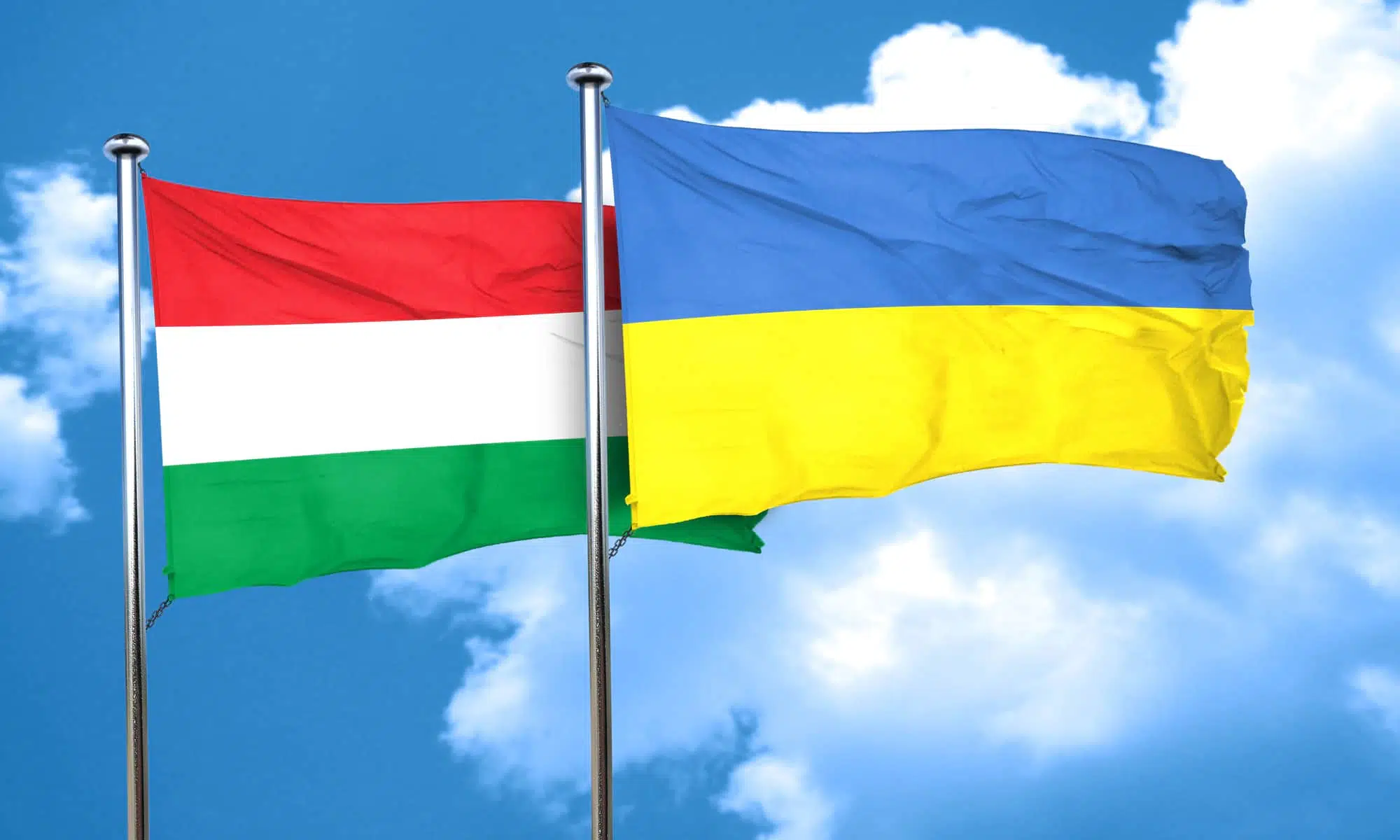 Флаги Украины и Венгрии фото