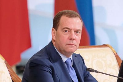 Медведев заявил, что россия находится в «де-факто войне» с еще одной страной