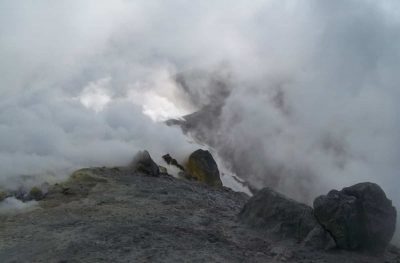 Извержение вулкана Тонга выбросило тонны пара на высоту в 30 километров – как это повлияло на Землю
