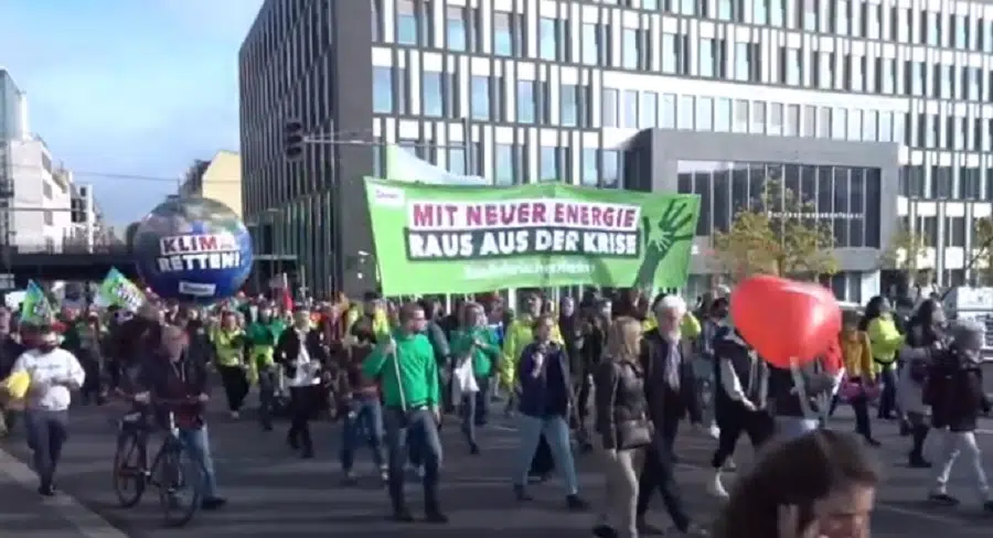 Протесты в Германии скриншот