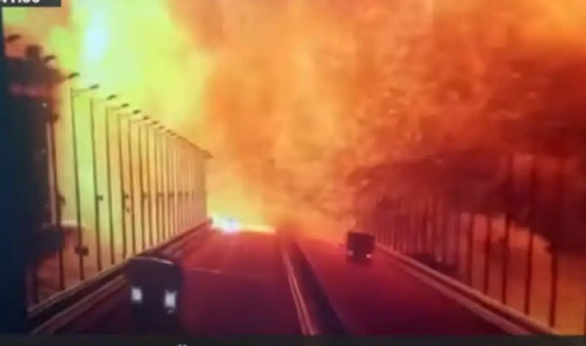 Взрыв на Крымском мосту скриншот