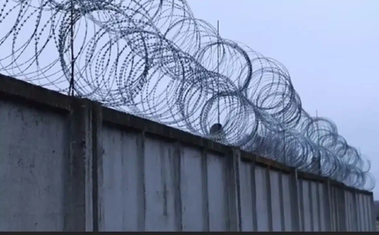 Стена на границе Украины с Беларусью скриншот