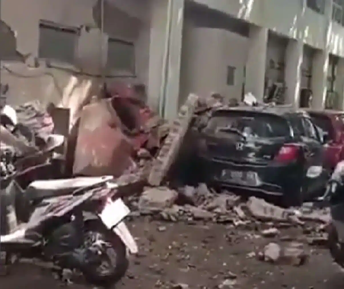 Землетрясение в Индонезии скриншот