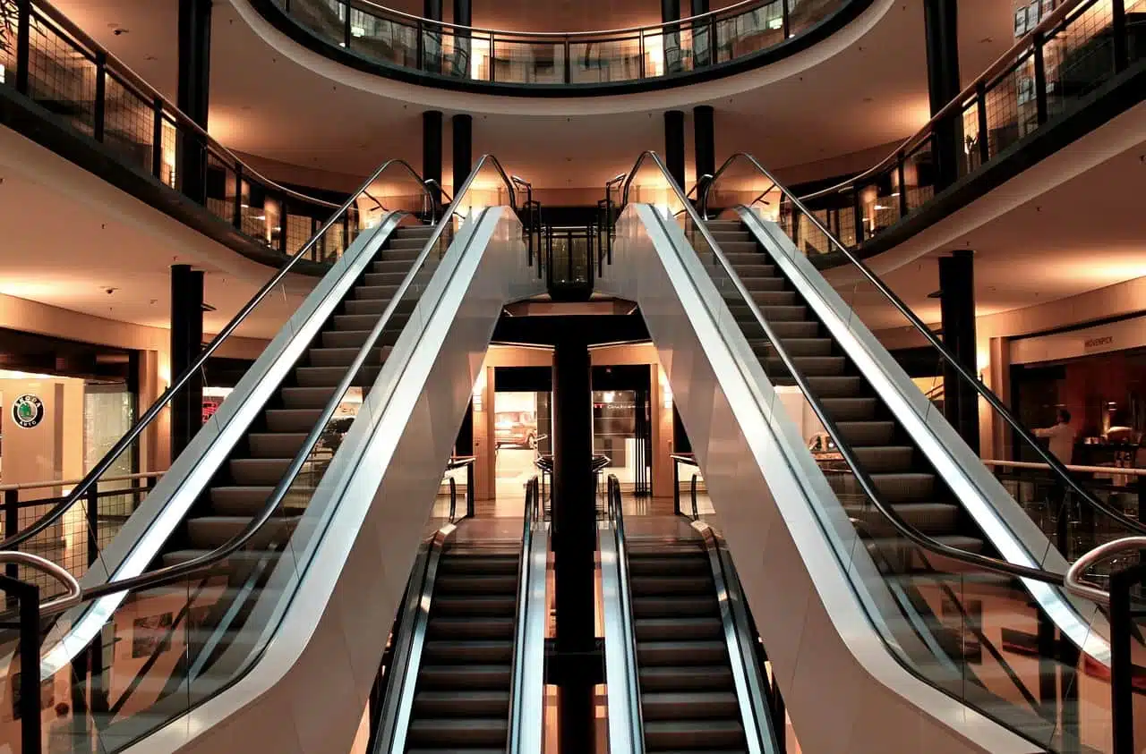 Торговый центр лестница эскалатор фото