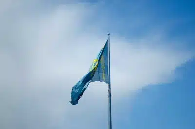 Флаг Казахстана фото