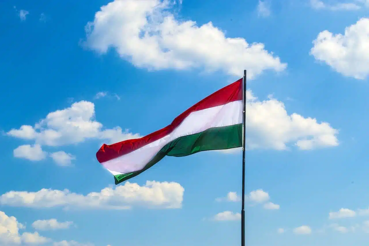 Флаг Венгрии Венгрия фото