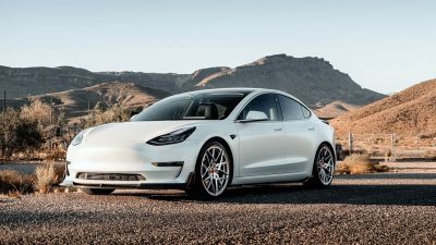 Tesla срочно отзывает миллионы автомобилей из-за дверных ручек-убийц