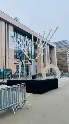 Ханукия возле Европарламента фото