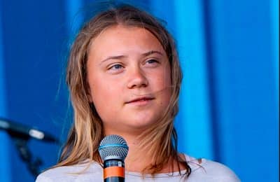 Флотилия Греты Тунберг неожиданно изменила маршрут, названа причина