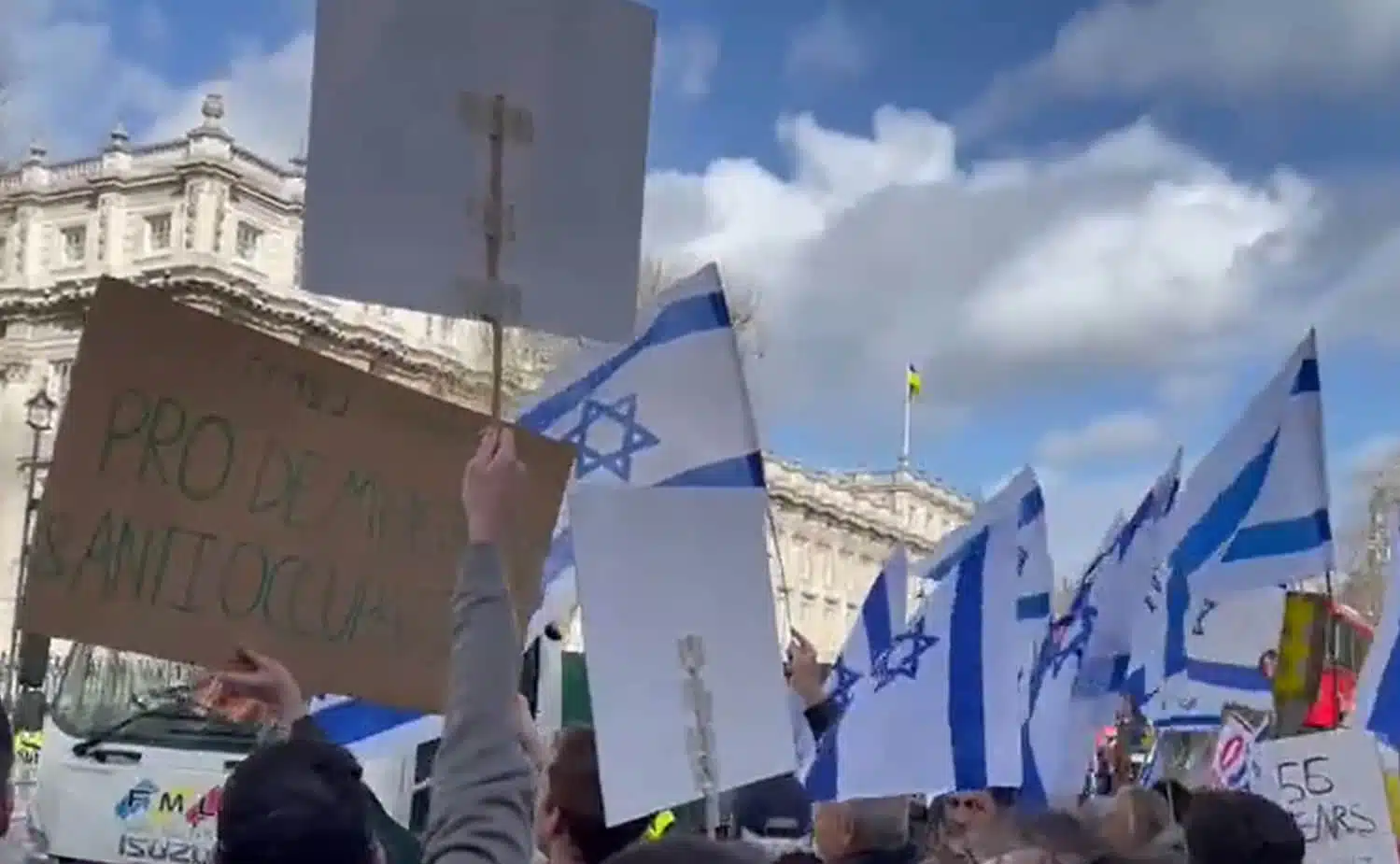 Демонстрация израильтян в Лондоне скриншот