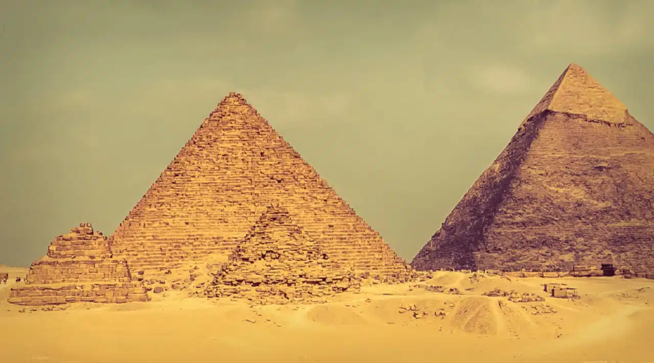 Археологи обнаружили тайную комнату под пирамидой Хеопса 01.07.2024