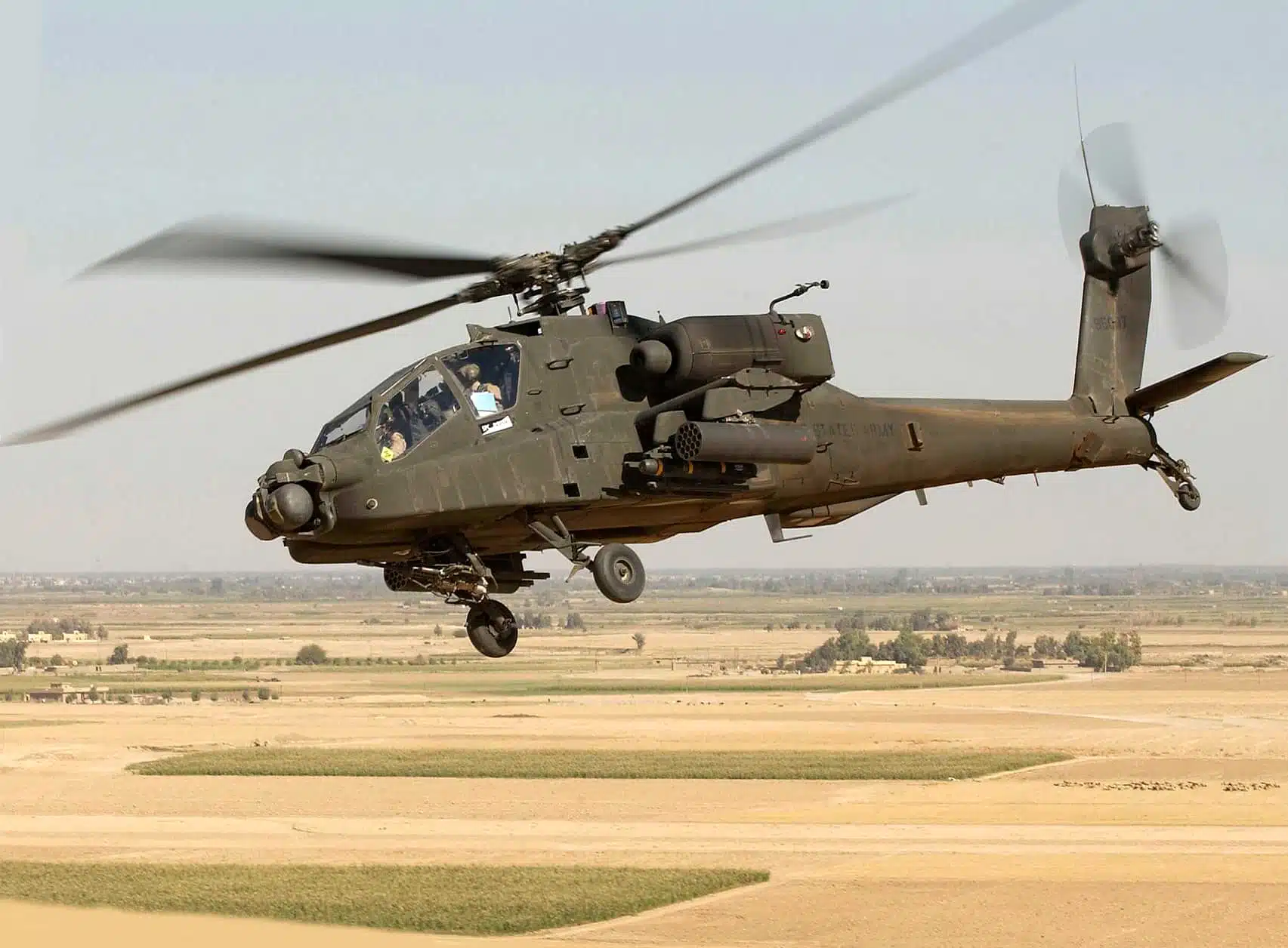 Вертолет McDonnell Douglas AH-64 Apache фото