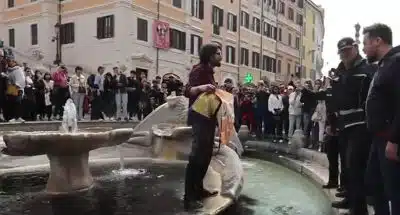 Акция экоактивистов в Риме скриншот
