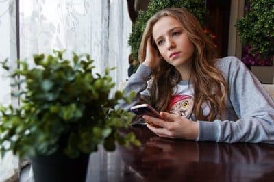 Пользователей Android и iPhone предупреждают о новой схеме мошенников