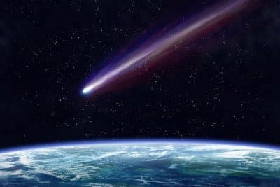 К Земле летит комета, светящаяся ярче большинства звезд