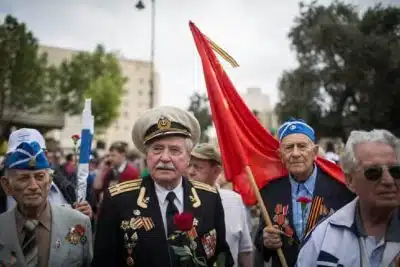 Ветераны на параде победы фото