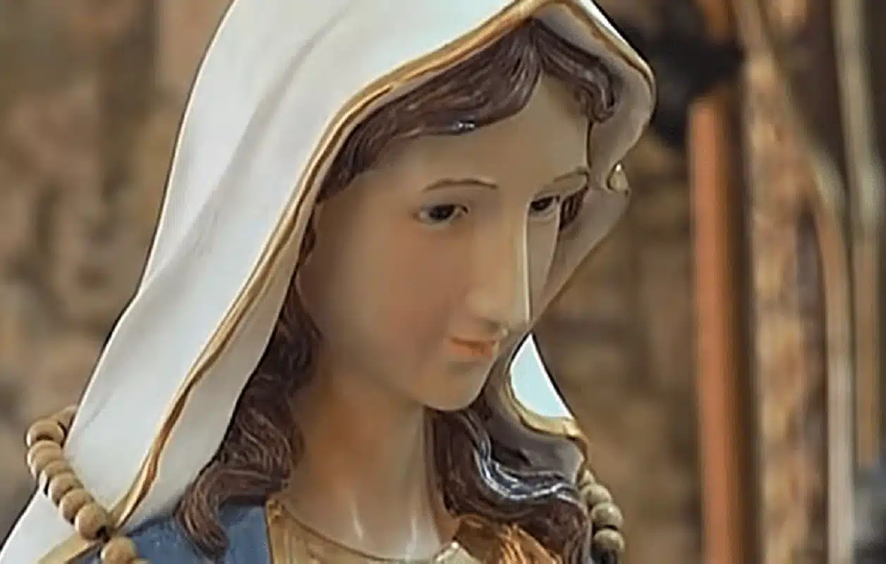 В Италии обнаружили статую, которая "плачет" кровавыми слезами 05.05.2024
