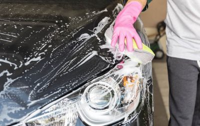 Житель Ашдода нашел нестандартный способ помыть авто — и теперь заплатит (ВИДЕО)