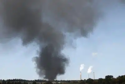 Дым в небе над Израилем фото