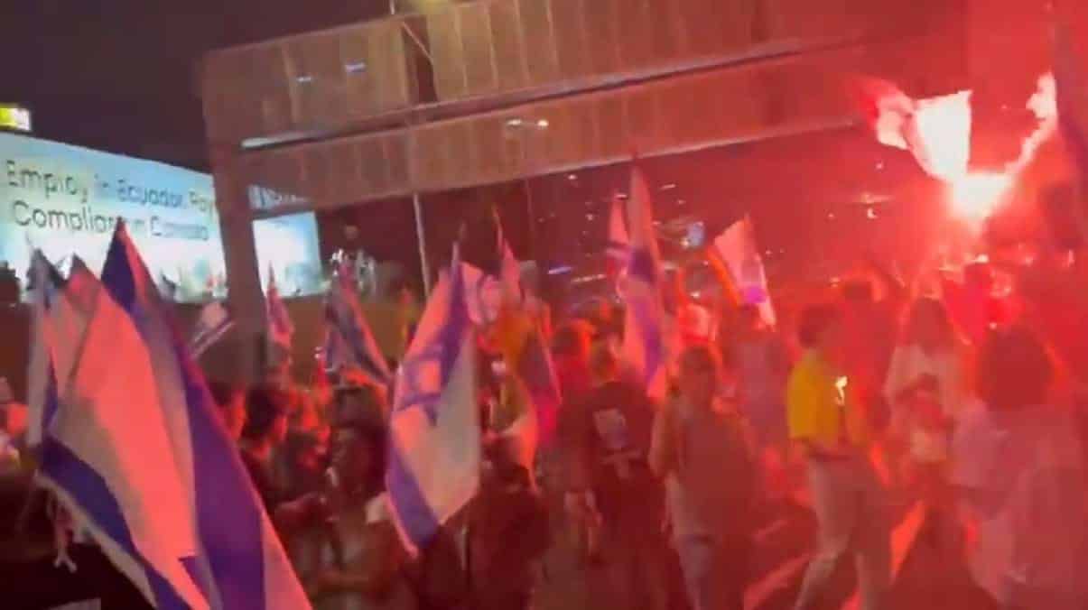 На шоссе Аялон демонстранты против судебной реформы перекрыли движение