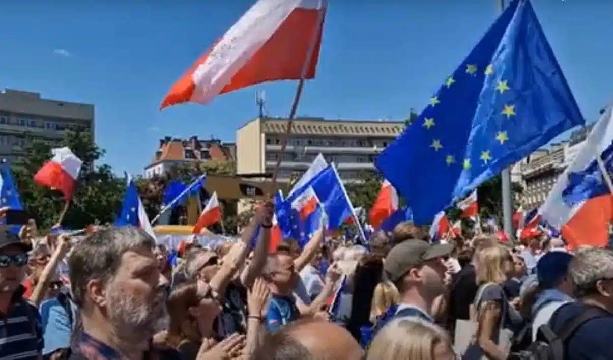 Митинг в Польше скриншот