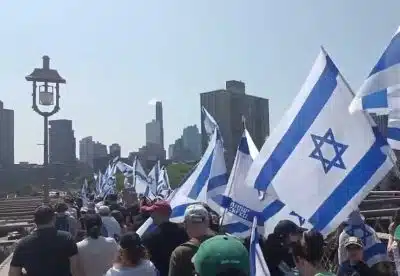 Марш протеста в Нью-Йорке против судебной реформы в Израиле скриншот