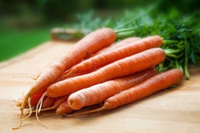 Какие продукты защищают кожу от солнца - врачи рассказали, что нужно есть в жару