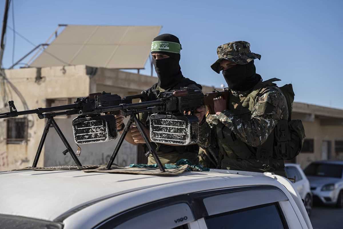 Боевики Хамаса с пулеметами фото