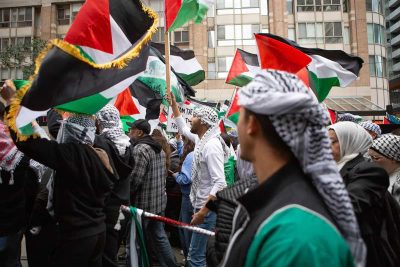 Протестующие палестинцы фото