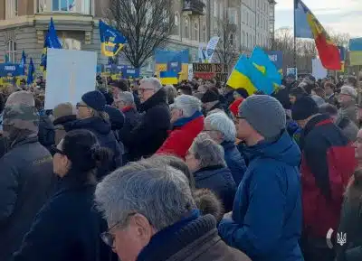 Мир остается с Украиной: сотни тысяч человек собрались, чтобы поддержать украинцев – фото 09.05.2025
